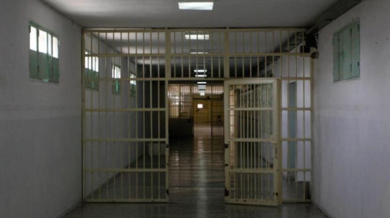Τέσσερις συλλήψεις σε επιχείρηση της ΕΛ.ΑΣ. στις φυλακές Κορυδαλλού