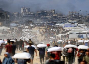 Γάζα: Δεκάδες νεκροί από ανατροπή φορτηγού με τρόφιμα μέσα σε πλήθος