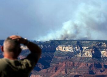 Ανεξέλεγκτη μαίνεται επί έναν μήνα η πυρκαγιά στο Γκραντ Κάνιον