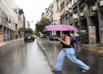 Καιρός: Παραμένει η αστάθεια, με ζέστη και βροχές