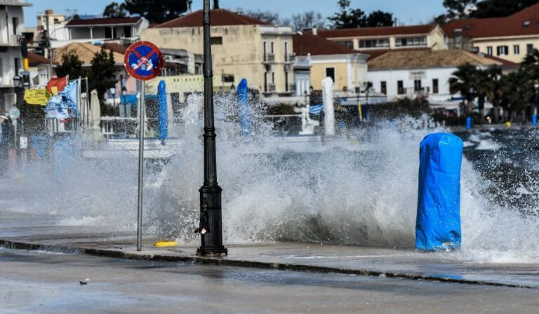 Θυελλώδεις άνεμοι σε ανατολικά ηπειρωτικά και Αιγαίο: Ριπές έως 138 km/h στην Πεντέλη