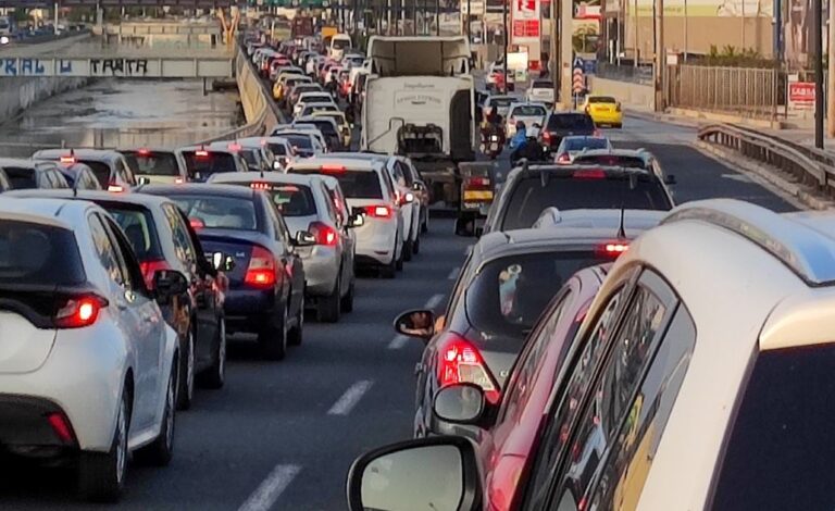 Διακοπές και αυτοκίνητο: Ποιο είναι το απαραίτητο «check up» – Όσα πρέπει να περιέχει το… «βαλιτσάκι φαρμακείου»