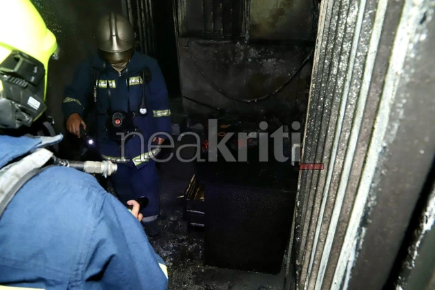 Αγωνία στην Κρήτη: Στο Θριάσιο με αεροδιακομιδή οι δύο εγκαυματίες της φωτιάς σε γήπεδο – Επιδεινώθηκε η υγεία τους (βίντεο)