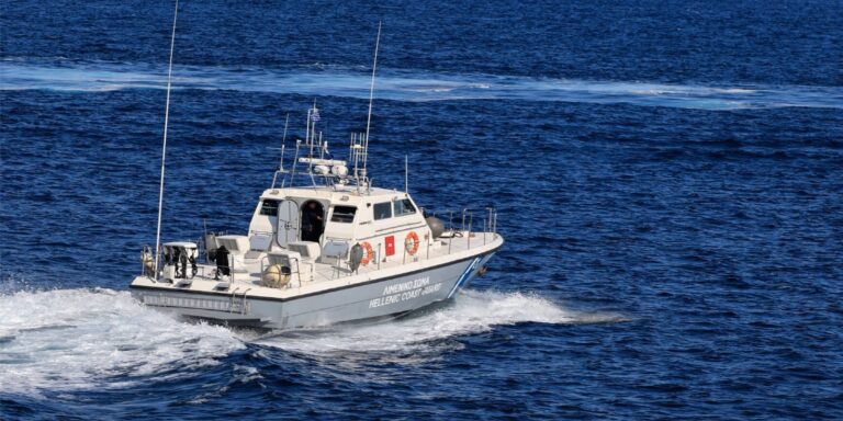 Θρίλερ στο Αιγαίο: Υπό κράτηση 4 αστυνομικοί για τη βουτιά του Τούρκου διακινητή στη θάλασσα