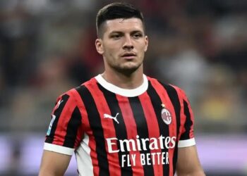 Η ΑΕΚ ανακοίνωσε τον Λούκα Γιόβιτς!