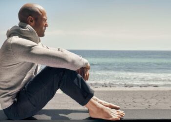 Τζέισον Στέιθαμ: Στην Αντίπαρο ο ηθοποιός