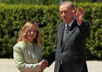 Συμμαχία Ερντογάν – Μελόνι – Ντιμπέιμπα: Τα βρίσκουν στο μεταναστευτικό και θαλάσσια σύνορα – Στο περιθώριο ο Μητσοτάκης και η Ελλάδα