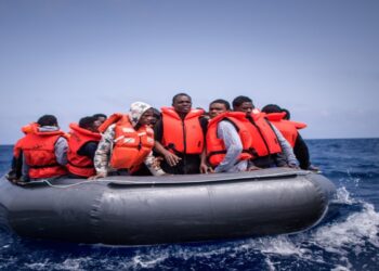 Διαγραφή ΜΚΟ που υπονομεύουν την εθνική γραμμή προωθεί το υπουργείο Μετανάστευσης και Ασύλου