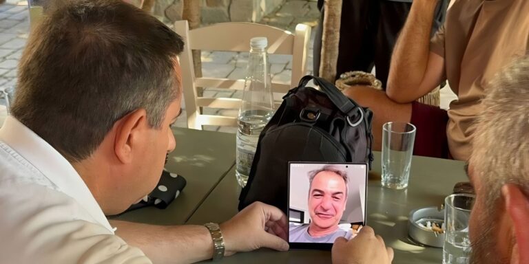 Άγριο κράξιμο στην κυβέρνηση: Το κομμάτι που εξαφάνισε η «μονταζιέρα» από τη βιντεοκλήση Μηταράκη – Μητσοτάκη για τις φωτιές στη Χίο (Βίντεο)