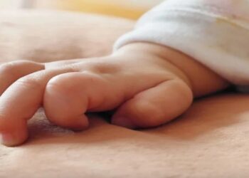 Βρέφος 12 μηνών έπεσε από μπαλκόνι πρώτου ορόφου στα Χανιά