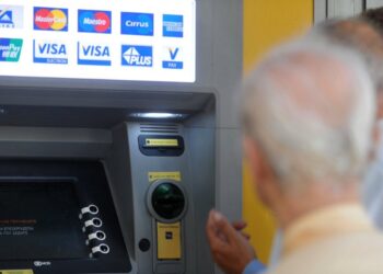 «Εγκαίνια» για τις μηδενικές τραπεζικές προμήθειες στα ΑΤΜ – Τι αλλάζει