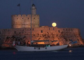 Πανσέληνος Αυγούστου 2025: Ελεύθερη είσοδος σε 114 μουσεία και μνημεία