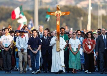 Ιταλία: Στάρ ο Πάπας – 1.000.000 νέοι τον υποδέχθηκαν στα περίχωρα της Ρώμης