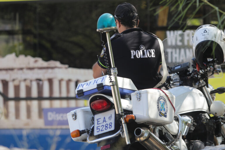 Τσαντάκιας πήγε να κλέψει άνδρα στην Ακρόπολη και κατέληξε στο νοσοκομείο με βαριές κακώσεις