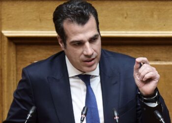 Πυρ ομαδόν από την αντιπολίτευση για το μεταναστευτικό – Χωρίς πυξίδα δικαίου