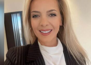 Πυρ ομαδόν από την αντιπολίτευση μετά την παραίτηση Σεμερτζίδου – Ευθείες βολές κατά Μητσοτάκη