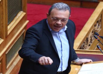Φάμελλος: «Για ποια μέτρα μείωσης της γραφειοκρατίας μιλάει ο πρωθυπουργός, γι’ αυτά υπέρ των “γαλάζιων ακρίδων”;»
