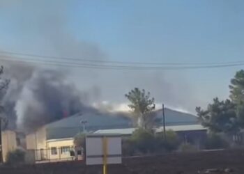 Φωτιά στην Αχαΐα: Εργοστάσιο στις φλόγες (βίντεο)