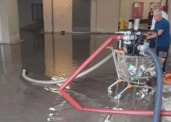 Τρίκαλα: Πλημμύρες μετά από έντονη βροχόπτωση – Τεράστια προβλήματα στο Γενικό Νοσοκομείο