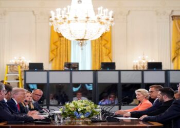 Politico: Πώς οι Ευρωπαίοι προσπαθούν να αποκαλύψουν την «μπλόφα» Πούτιν στον Τραμπ