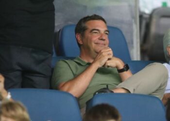 Πώς o… παναθηναϊκός Τσίπρας βρέθηκε στο γήπεδο της ΑΕΚ – Ποια υπόσχεση τον οδήγησε στις κερκίδες της Αγιάς Σοφιάς