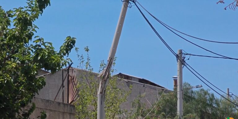 Υμηττός: Ο αέρας γκρέμισε κολώνα ηλεκτροδότησης