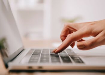 Ελλάδα σε αδιέξοδο: 2 εκατομμύρια θέσεις εργασίας ζητούνται, αλλά η κυβέρνηση αδυνατεί