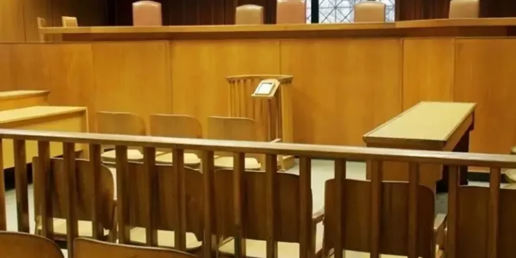 Κακουργηματική δίωξη στον 17χρονο για την αρπαγή βρέφους στον Πειραιά