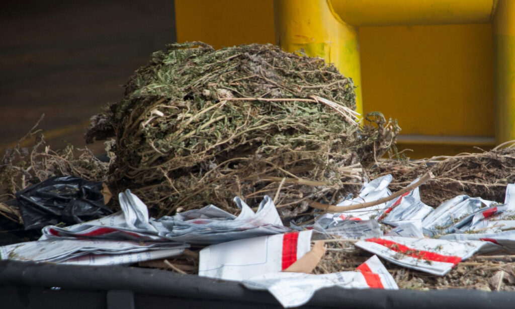 Φθιώτιδα: Τους έπιασαν στα διόδια Τραγάνας με πάνω από δύο κιλά χασίς
