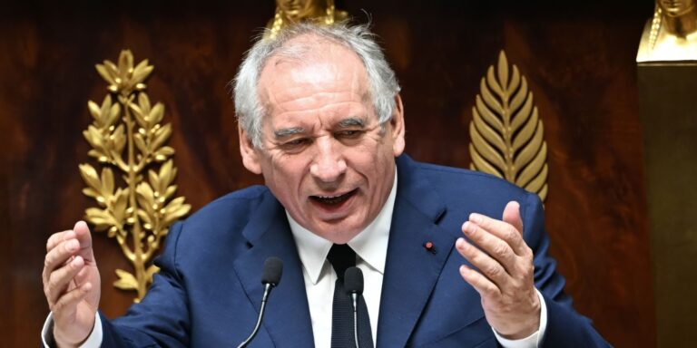 Δραματικό μήνυμα Μπαϊρού: Διακυβεύεται η θέση της Γαλλίας στη διεθνή σκηνή – Η χώρα αιμορραγεί