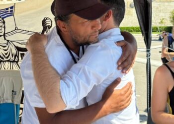 Και ο Χάρης Δούκας δίπλα στον Πάνο Ρούτσι στο Σύνταγμα – 8η μέρα απεργία σήμερα