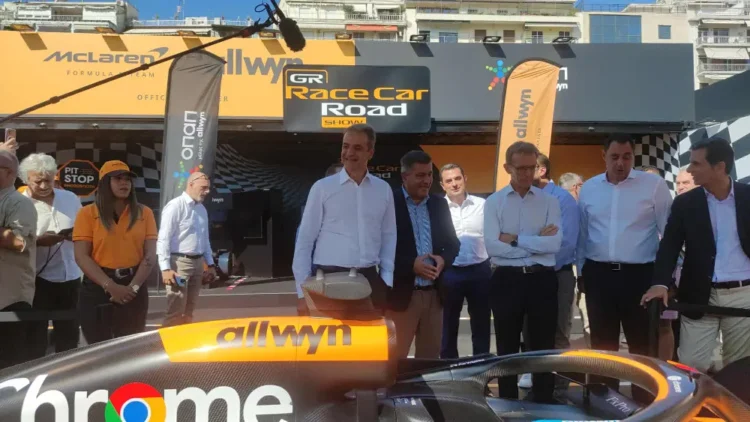 Θεσσαλονίκη: Η βόλτα του Κυριάκου Μητσοτάκη στα περίπτερα της 89ης ΔΕΘ (βίντεο – φωτό)