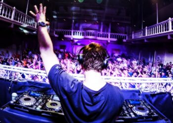 Κυβέρνηση - Υπουργός σε παρτι