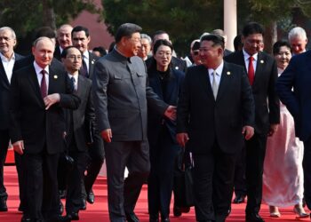 Σι, Πούτιν και Κιμ στην Κίνα