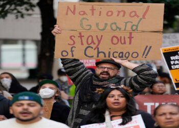 Διαδηλώσεις κατά μιας ενδεχόμενης στρατιωτικής επέμβασης Τραμπ στο Σικάγο