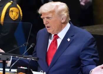 “Κυλιόμενη σκάλα gate”: Ο Τραμπ καταγγέλλει «τριπλό σαμποτάζ» στον ΟΗΕ και ζητά έρευνα