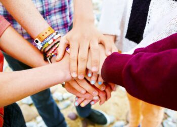 Καμπανάκι από ερευνητές προς γονείς: Μην κάνετε «sharenting» – Από τι κινδυνεύουν τα παιδιά σας -Τι δεν γνωρίζουν γονείς και σχολεία