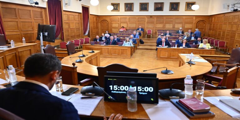 ΟΠΕΚΕΠΕ: Τα κρίσιμα ερωτήματα των εισηγητών της αντιπολίτευσης για την εξεταστική