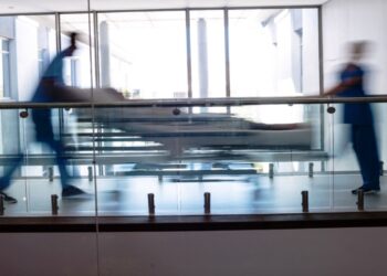 ΕΙΝΑΠ: «Ύπουλη και ξαφνική μετακίνηση προσωπικού από το ΓΝΑ Δυτικής Αττικής στο Νοσοκομείο Αττικόν»