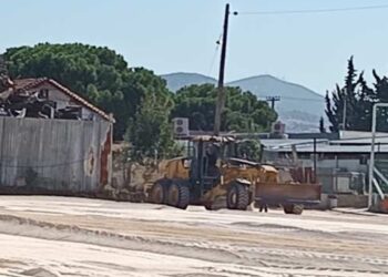 Θεσσαλονίκη: Μπάζωσε κοίτη ρέματος για να φτιάξει γήπεδο ποδοσφαίρου