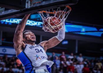 Eurobasket 2025: Ασταμάτητος Αντετοκούνμπο πήρε την εθνική… από το χέρι και την πήγε στους “8”