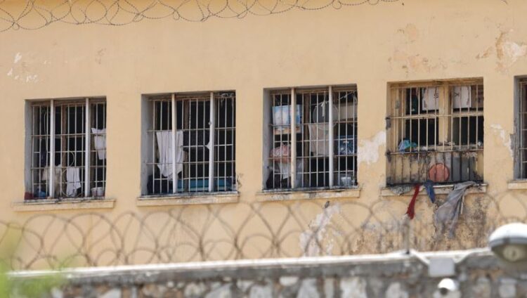 Έφοδος στον Κορυδαλλό: Τι βρήκε η ΕΛ.ΑΣ. στα κελιά των φυλακών