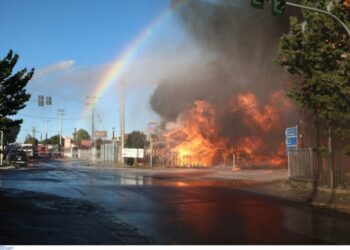 «Ξέφυγε» η φωτιά στο Μενίδι: Καίει και νέα επιχείρηση – Επικίνδυνα αποπνικτική ατμόσφαιρα (βίντεο)