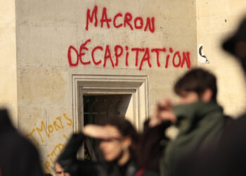 «Ας μπλοκάρουμε τα πάντα» – Η οργή “ξεχειλίζει” στο Παρίσι- Πρώτες κινητοποιήσεις και πρώτες συλλήψεις στη Γαλλία