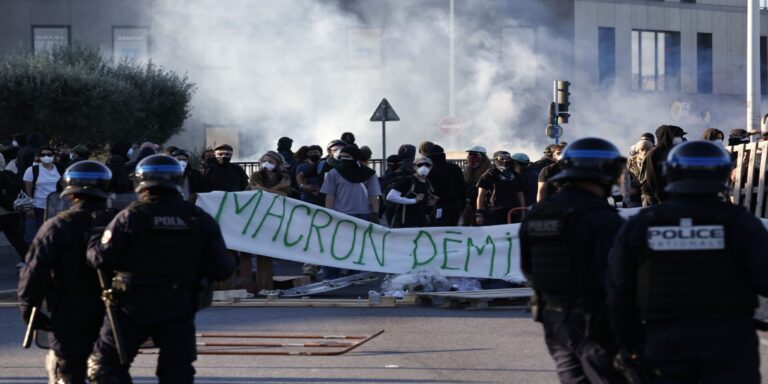 «Ας μπλοκάρουμε τα πάντα» – Η οργή “ξεχειλίζει” στο Παρίσι- Πρώτες κινητοποιήσεις και πρώτες συλλήψεις στη Γαλλία