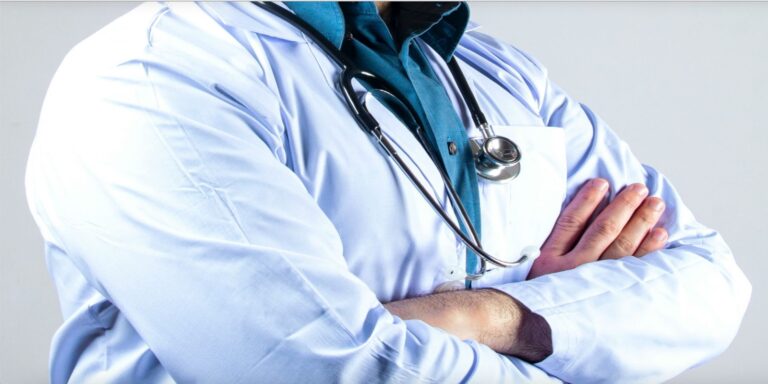 «Αν δεν μου δώσεις τα 3 χιλιάρικα δεν τη βάζω στο χειρουργείο» – Νέα καταγγελία για τον καρδιοχειρουργό στο Ιπποκράτειο