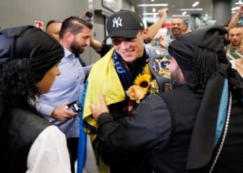 Αποθέωση στο αεροδρόμιο «Μακεδονία» για τον «παγκόσμιο» Γιώργο Κουγιουμτσίδη