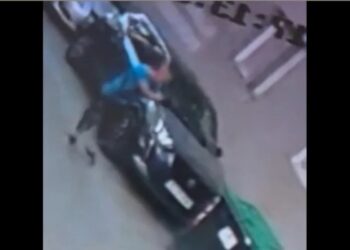 Γκύζη: Βίντεο-ντοκουμέντο από τη στιγμή που ο 59χρονος πυροβολεί εναντίον εργαζομένων σε απορριμματοφόρο