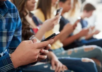 Instagram: Οι λογαριασμοί εφήβων αφήνουν ανοιχτές τις πόρτες σε αναρτήσεις αυτοκτονίας