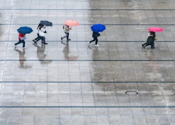 Αλλάζει άρδην το σκηνικό του καιρού: Πού θα βρέξει – Πτώση της θερμοκρασίας και καταιγίδες από το μεσημέρι